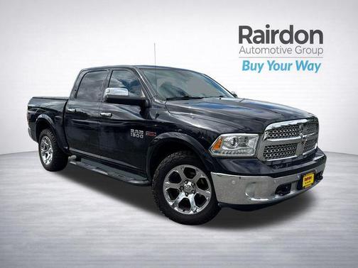 Brilliant Black Crystal Pearlcoat 2016 RAM 1500 Laramie