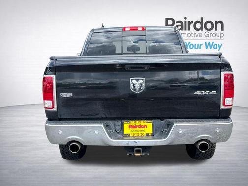 Brilliant Black Crystal Pearlcoat 2016 RAM 1500 Laramie