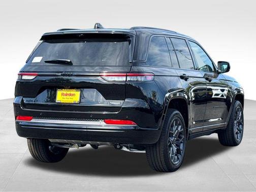 Diamond Black Crystal Pearlcoat 2026 Jeep Grand Cherokee Summit