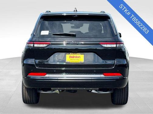 Diamond Black Crystal Pearlcoat 2026 Jeep Grand Cherokee Summit