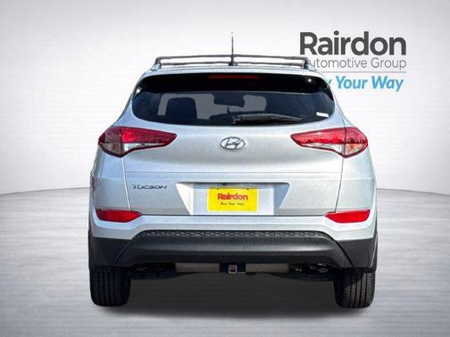 Molten Silver 2017 Hyundai TUCSON SE
