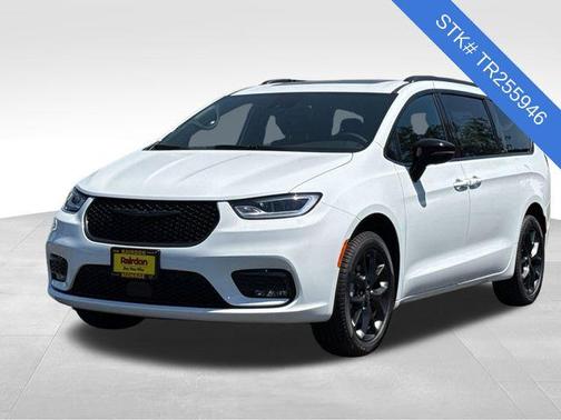 Bright White Clearcoat 2026 Chrysler Pacifica Limited