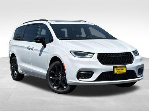 Bright White Clearcoat 2026 Chrysler Pacifica Limited