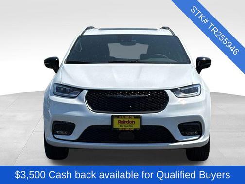 Bright White Clearcoat 2026 Chrysler Pacifica Limited