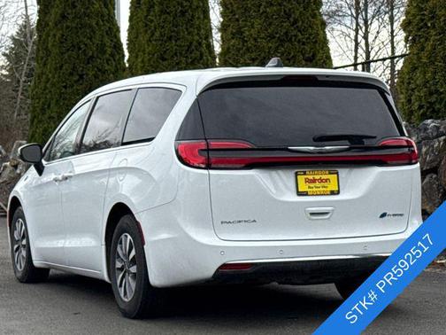 2023 Chrysler Pacifica Hybrid Touring L