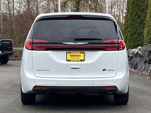 2023 Chrysler Pacifica Hybrid Touring L