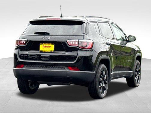 Diamond Black Crystal Pearlcoat 2026 Jeep Compass Sport