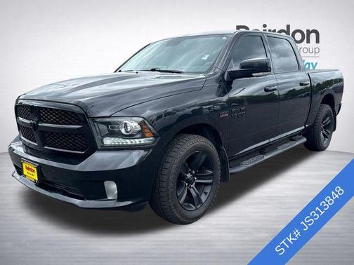 Brilliant Black Crystal Pearl 2018 RAM 1500 Sport