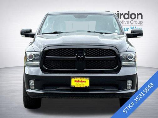 Brilliant Black Crystal Pearl 2018 RAM 1500 Sport