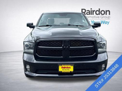 Brilliant Black Crystal Pearl 2018 RAM 1500 Sport