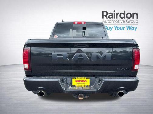 Brilliant Black Crystal Pearl 2018 RAM 1500 Sport