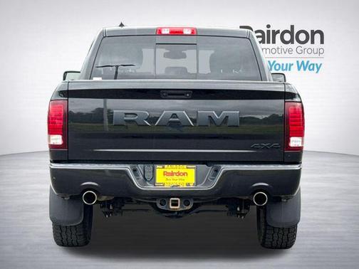 Brilliant Black Crystal Pearl 2018 RAM 1500 Sport