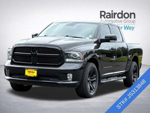 Brilliant Black Crystal Pearl 2018 RAM 1500 Sport