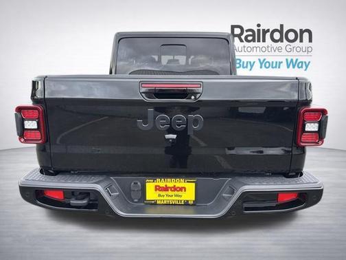Black Clearcoat 2023 Jeep Gladiator High Altitude 4x4