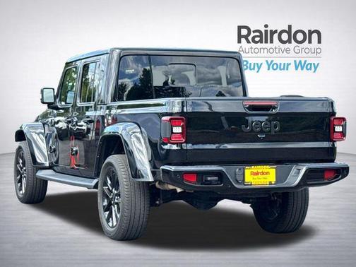 Black Clearcoat 2023 Jeep Gladiator Overland