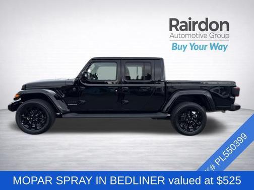 Black Clearcoat 2023 Jeep Gladiator High Altitude 4x4