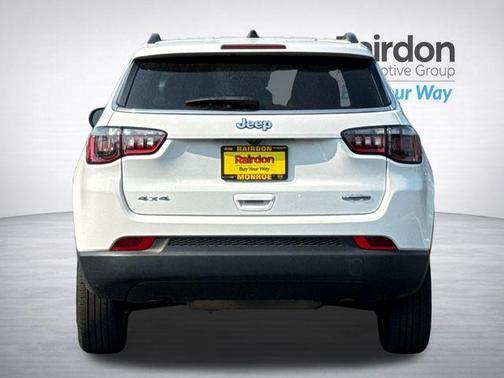 Bright White Clearcoat 2024 Jeep Compass Latitude