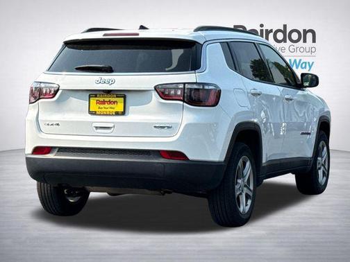 Bright White Clearcoat 2024 Jeep Compass Latitude