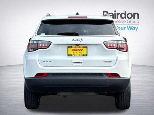 Bright White Clearcoat 2024 Jeep Compass Latitude
