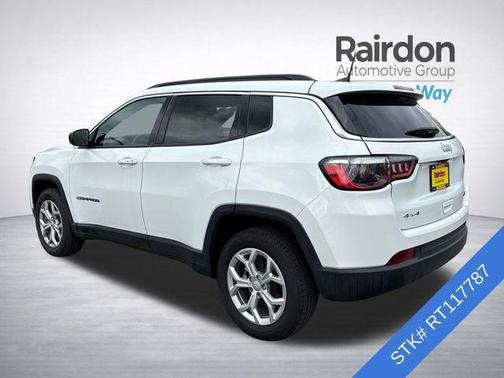 Bright White Clearcoat 2024 Jeep Compass Latitude