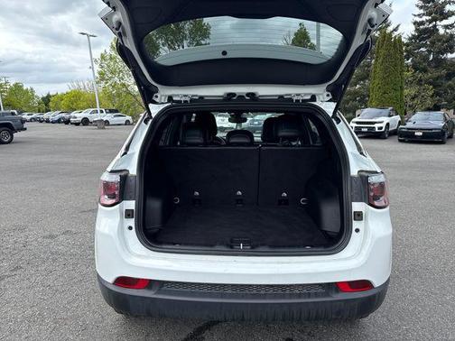 Bright White Clearcoat 2024 Jeep Compass Latitude
