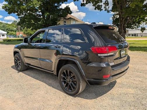 2022 Jeep Grand Cherokee Laredo