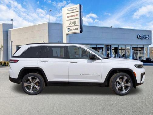 Bright White Clearcoat 2026 Jeep Grand Cherokee Limited