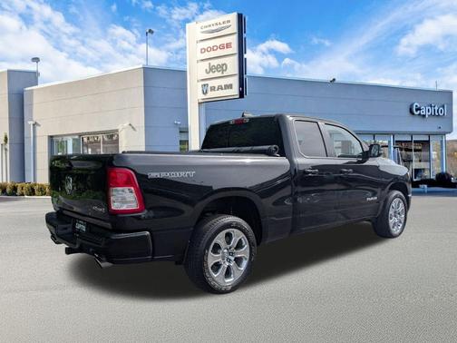Diamond Black Crystal Pearlcoat 2023 RAM 1500 Big Horn/Lone Star