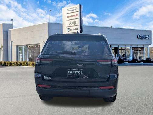 Diamond Black Crystal Pearlcoat 2023 Jeep Grand Cherokee Limited