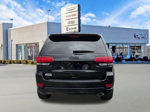 2022 Jeep Grand Cherokee Laredo