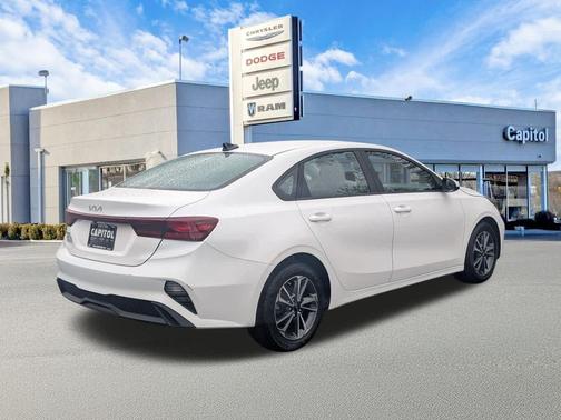 Snow White Pearl 2024 Kia Forte LXS