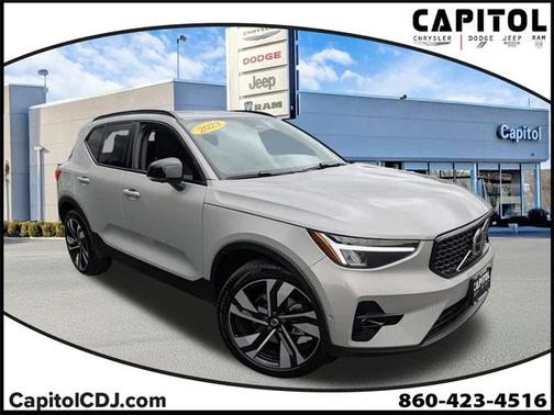 2023 Volvo XC40 B5 Plus Dark Theme