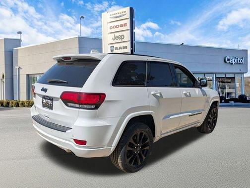 2022 Jeep Grand Cherokee Laredo