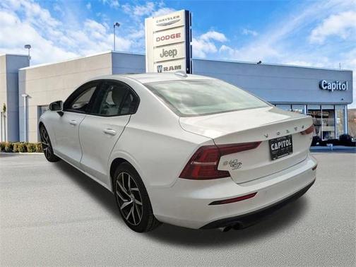 2020 Volvo S60 T5 Momentum