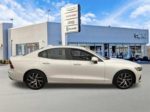 2020 Volvo S60 T5 Momentum
