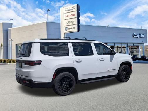 Bright White Clearcoat 2022 Jeep Wagoneer Series III Carbide 4x4