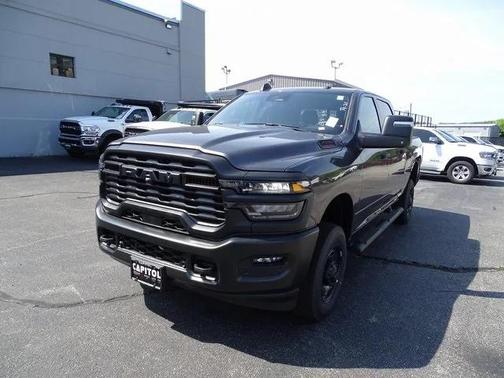 2025 RAM 2500 Tradesman Crew Cab 4x4 6'4' Box