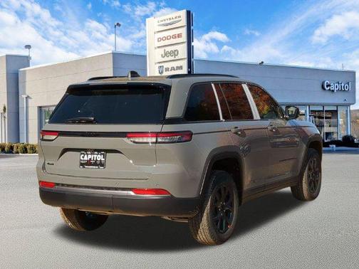 Sting-Gray Clearcoat 2027 Jeep Grand Cherokee Altitude