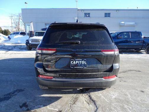 2026 Jeep Grand Cherokee Altitude