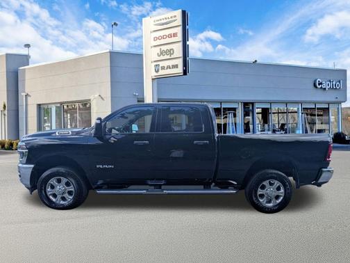 Diamond Black Crystal Pearlcoat 2026 RAM 2500 Big Horn Crew Cab 4x4 6'4' Box