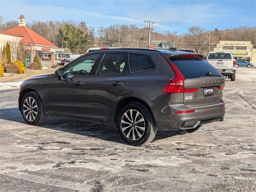 2023 Volvo XC60 B5 Plus Dark Theme
