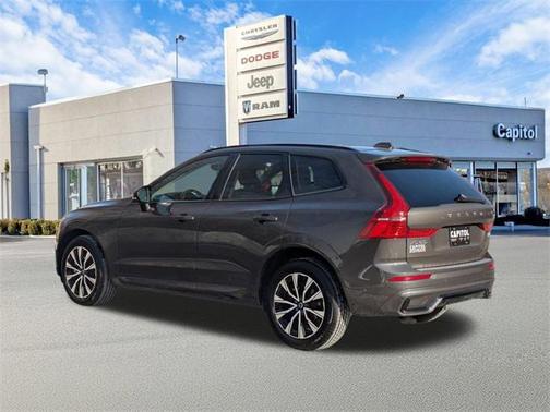 2023 Volvo XC60 B5 Plus Dark Theme