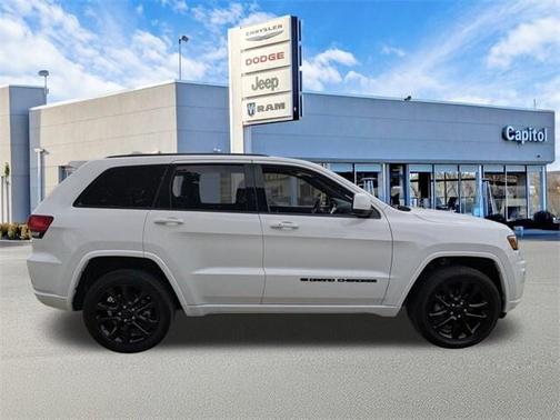 2022 Jeep Grand Cherokee Laredo
