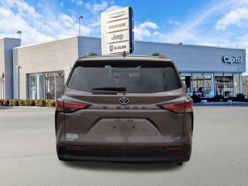 Predawn Gray Mica 2022 Toyota Sienna LE