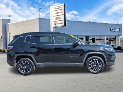 Diamond Black Crystal Pearlcoat 2022 Jeep Compass Latitude