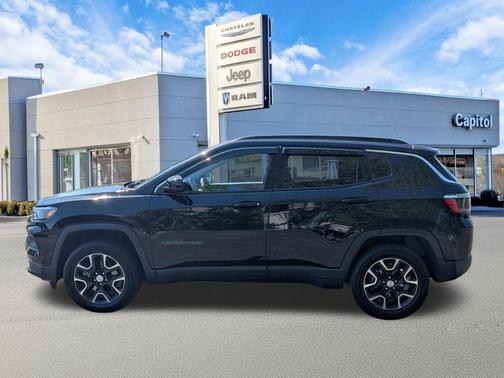 Diamond Black Crystal Pearlcoat 2022 Jeep Compass Latitude