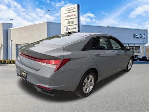 2022 Hyundai ELANTRA SE