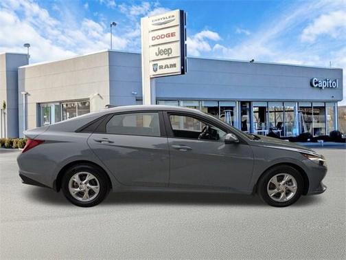 2022 Hyundai ELANTRA SE
