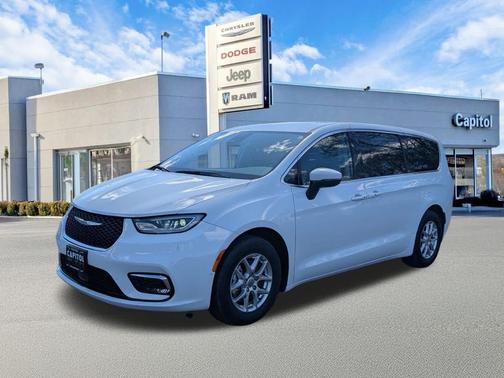 Bright White Clearcoat 2023 Chrysler Pacifica Touring L
