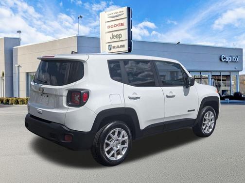 Alpine White Clearcoat 2023 Jeep Renegade Latitude